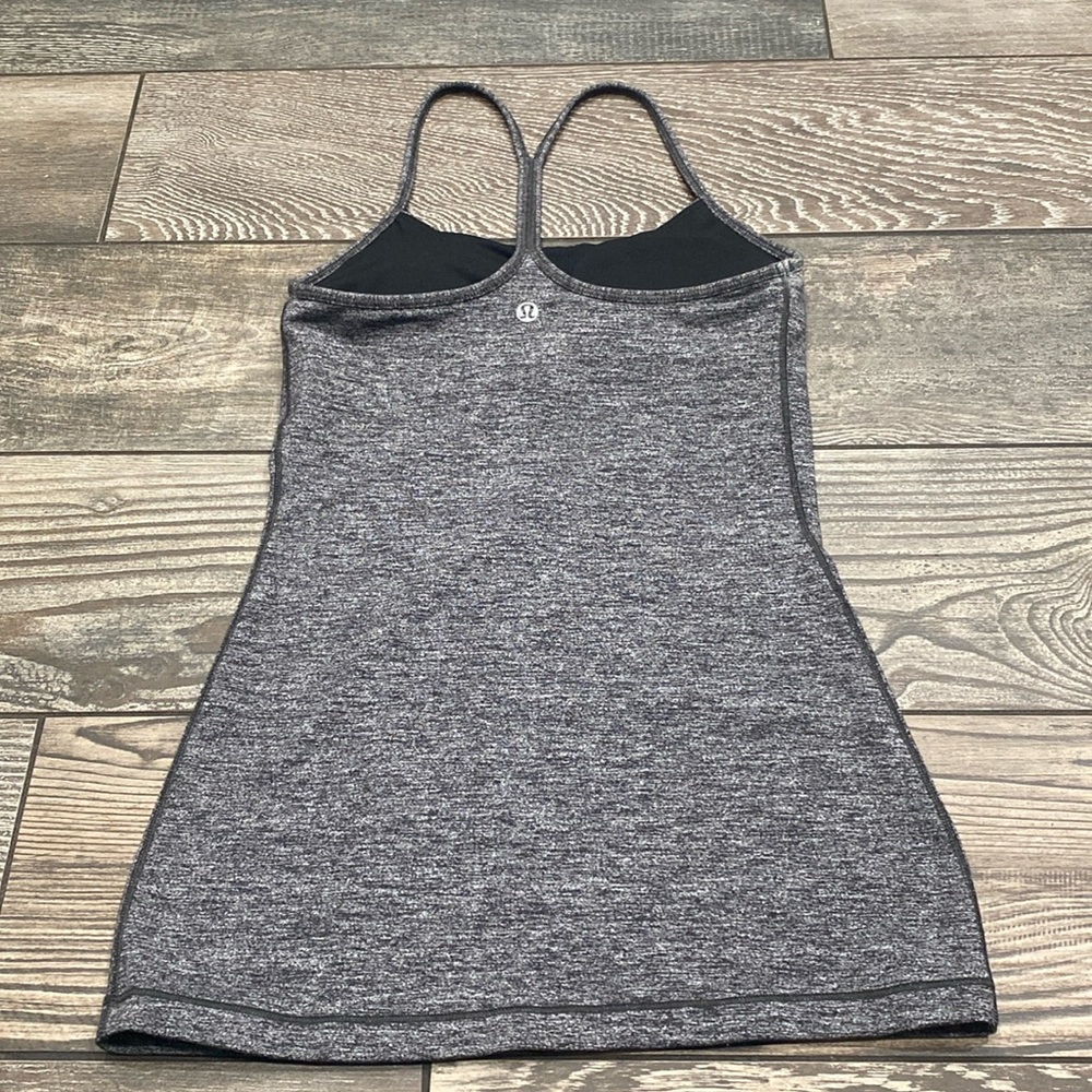 4. EUC Built in Bra Lulu Tank, 2